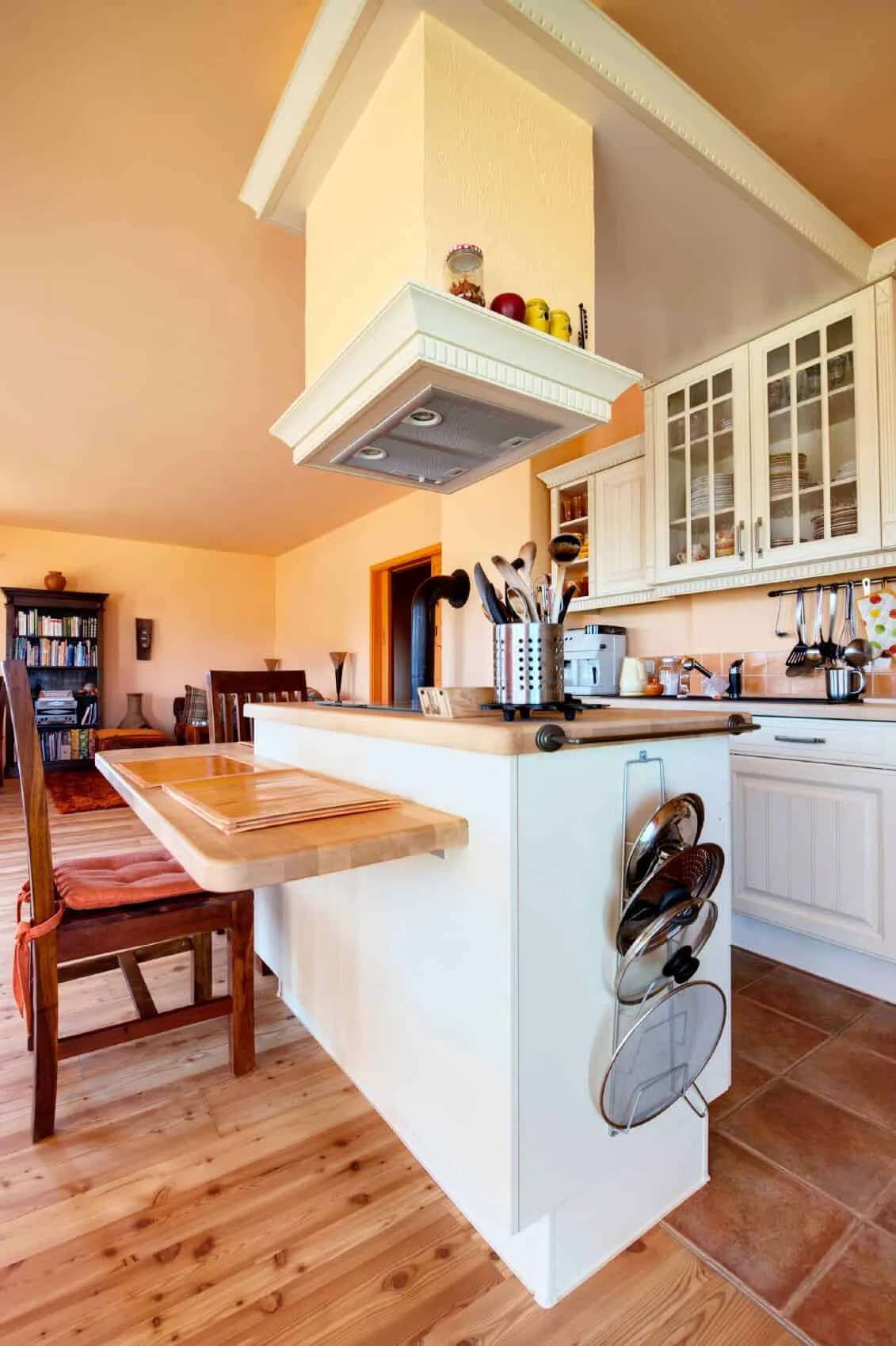 Luxurious urban kitchen island for modern entertaining