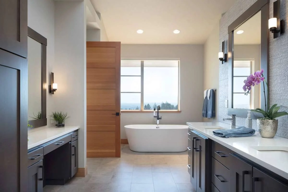 Serene minimalist bathroom showcasing simplicity and elegance.
