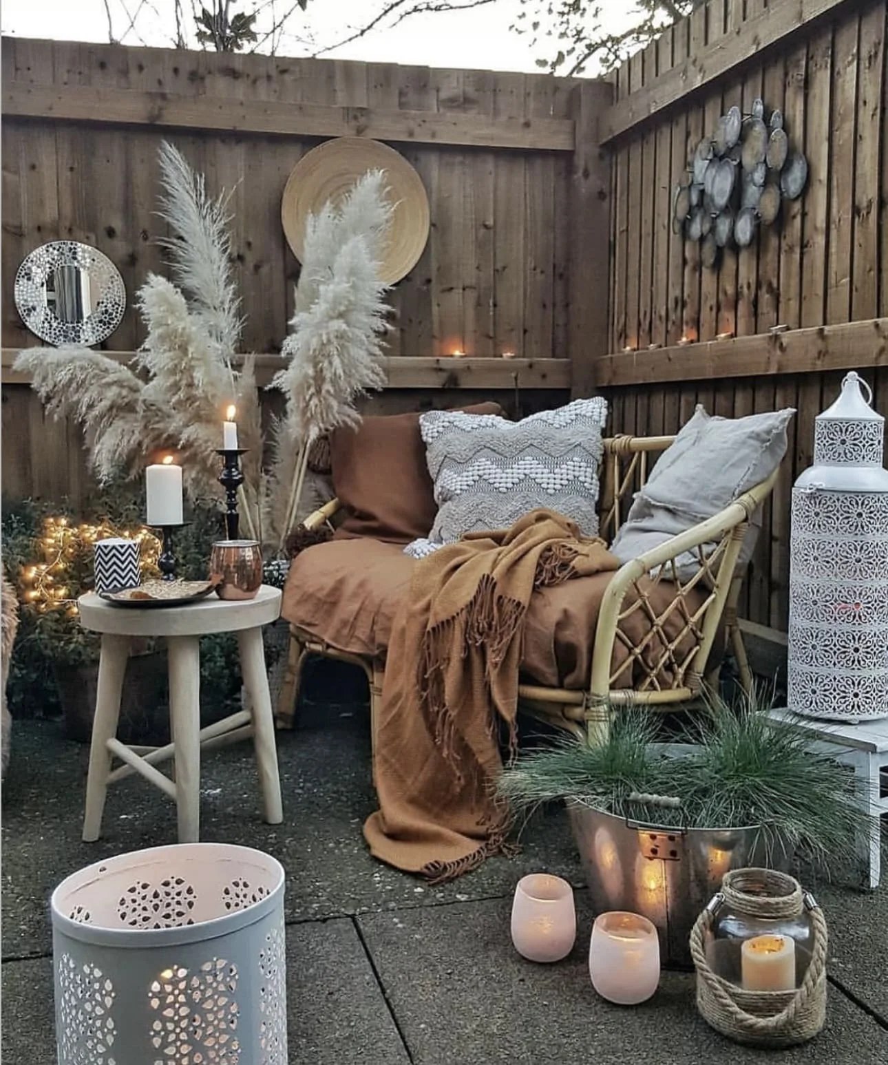 Vivid colors and eclectic styles in a Bohemian backyard
